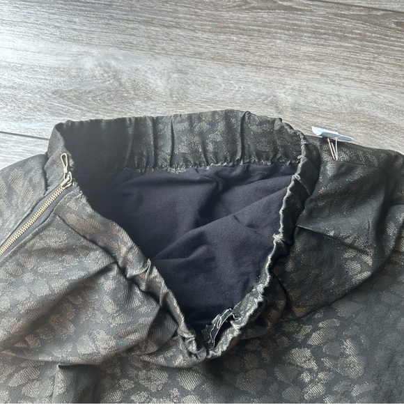 NWT Aritzia Talula Black & Bronze  Abstract Patterned Flared Mini Skirt - Picture 15 of 15